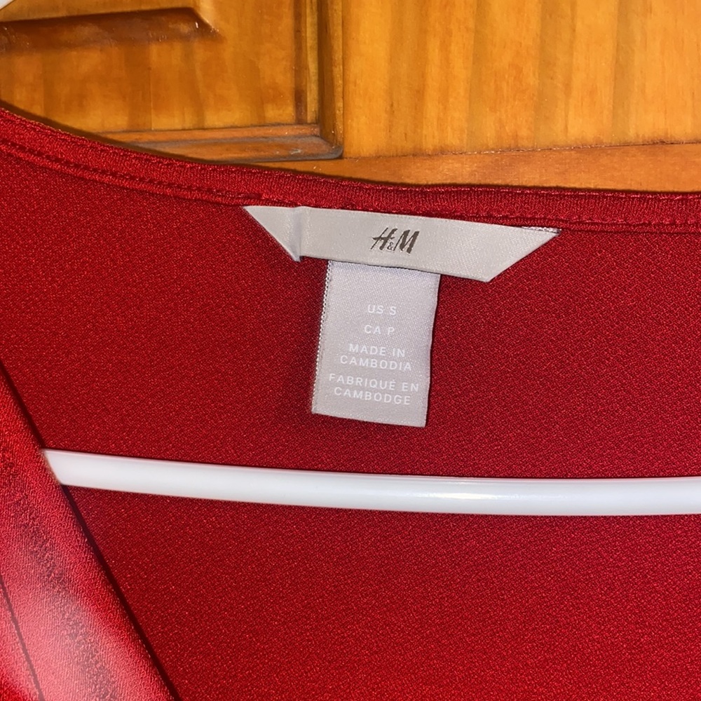 Red dress - Picture 2 of 3